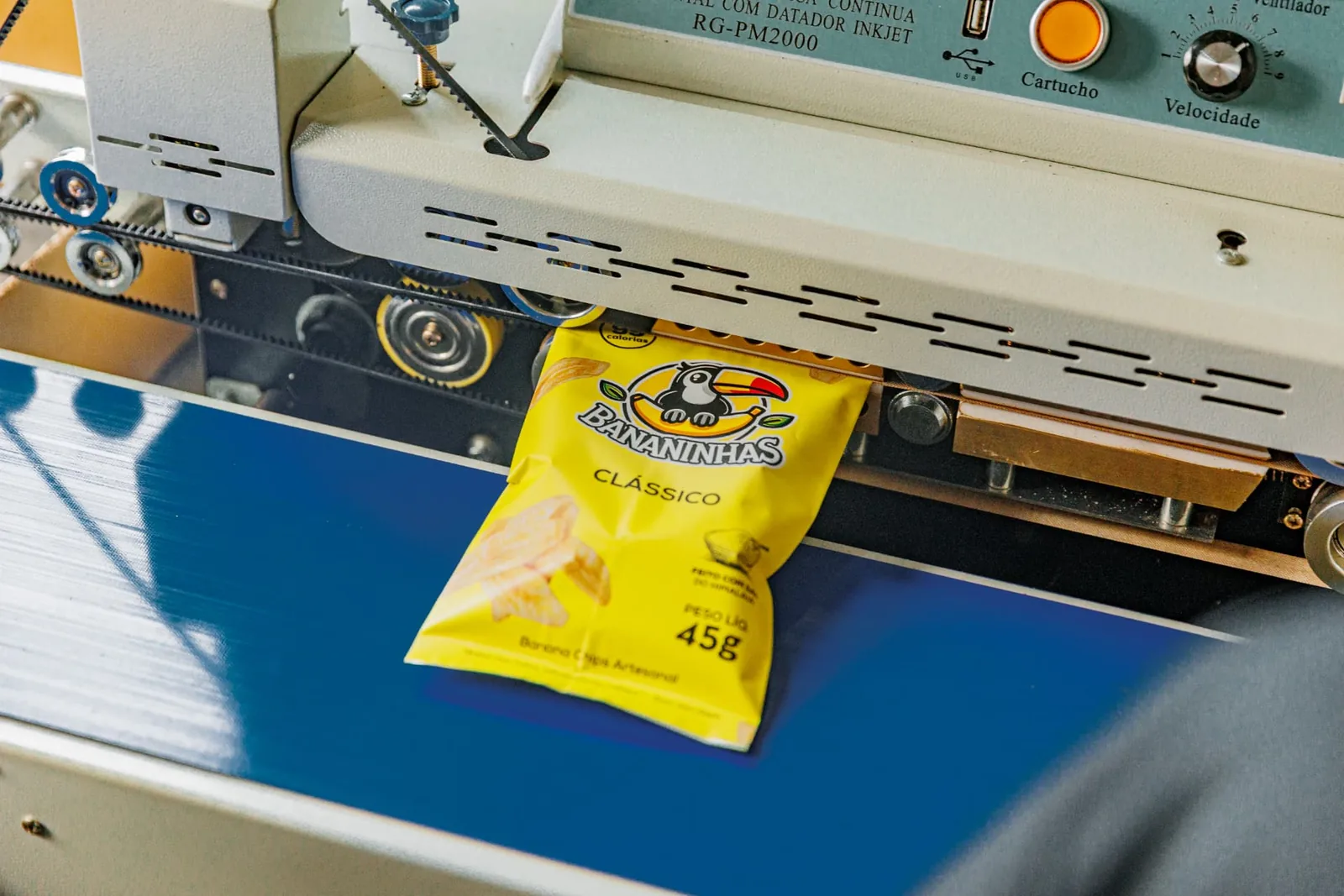 Bananinhas packs being prepared