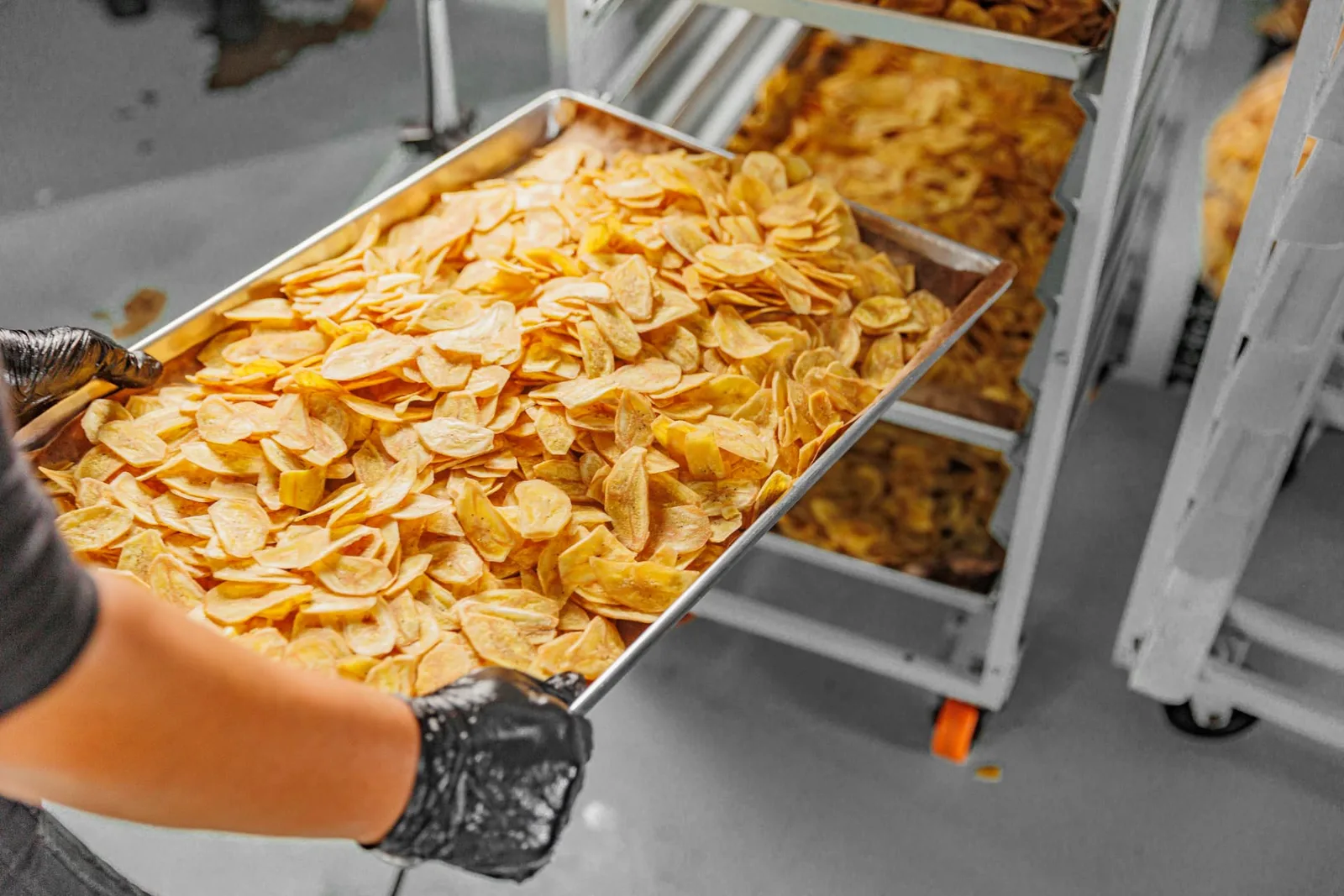 Artisanal banana chips production at the Bananinhas factory